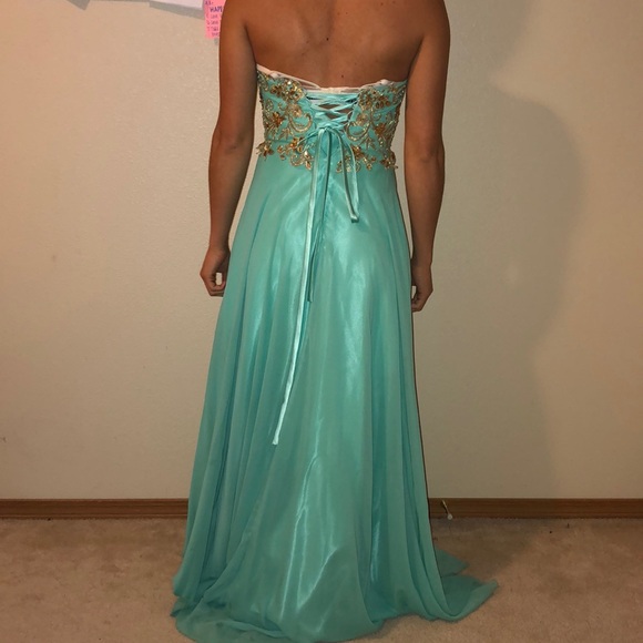 Beautiful Princess Gown - Picture 2 of 3